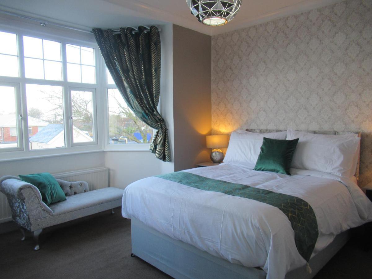 Captain Howey Hotel Ню Ромни Екстериор снимка